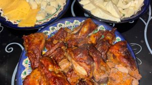 Нашли новую фермерскую лавочку и устроили небольшое застолье.