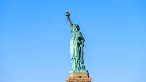 Статуя Свободы рухнула в Бразилии