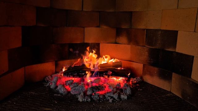 видео  4К,  480 FPS. Огонь в камине