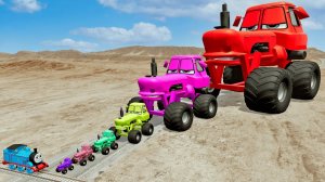 Огромные тракторы Молнии Маквин против поезда!