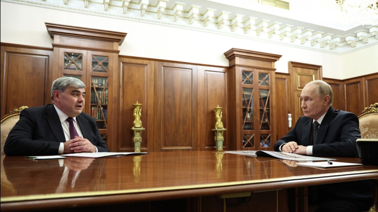 Владимир Путин в Кремле с главой Кабардино-Балкарии Казбеком Коковым, 16 декабря 2025 года