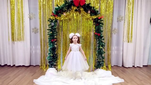 Мария Борисова "Песенка про ёлочку" ("Ёлочка-ёлка, лесной аромат") смотреть онлайн