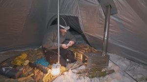 Трёхдневнай палаточный лагерь посреди зимнего леса. Ночёвка зимой в лесу