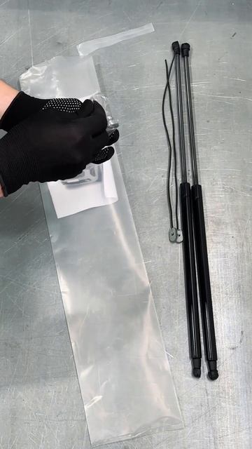 Распаковка амортизаторов капота PNEUMATIC на Haval Jolion смотреть онлайн