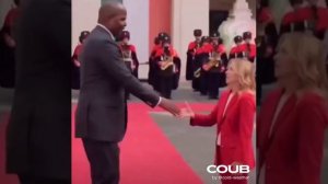 Джорджа Мелони испугалась размера словно перед съемками в порно с негром )