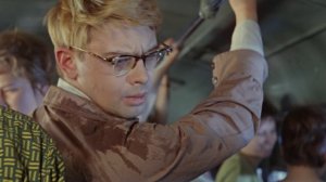 Как правильно вести себя в общественном транспорте!