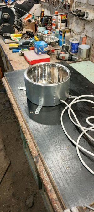 Делаю миску
   с подогревом на 2 литра для собак