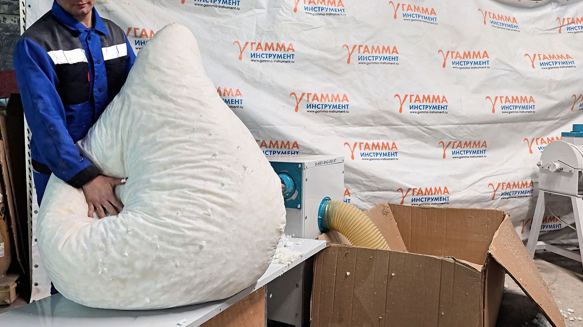 Набивка поролоном кресло мешка  Набивочная машина НП-2