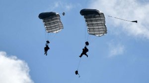 Парашютисты-пенсионеры погибли после столкновения в воздухе