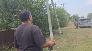 День операции. Котенку натянули кожу на челюсть, плохо выходит из наркоза. Наконец привезли забор.