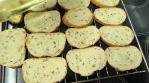 Хрустящие сухарики и гренки из хлеба в домашних условиях. Готовим своими руками сухарики и гренки.