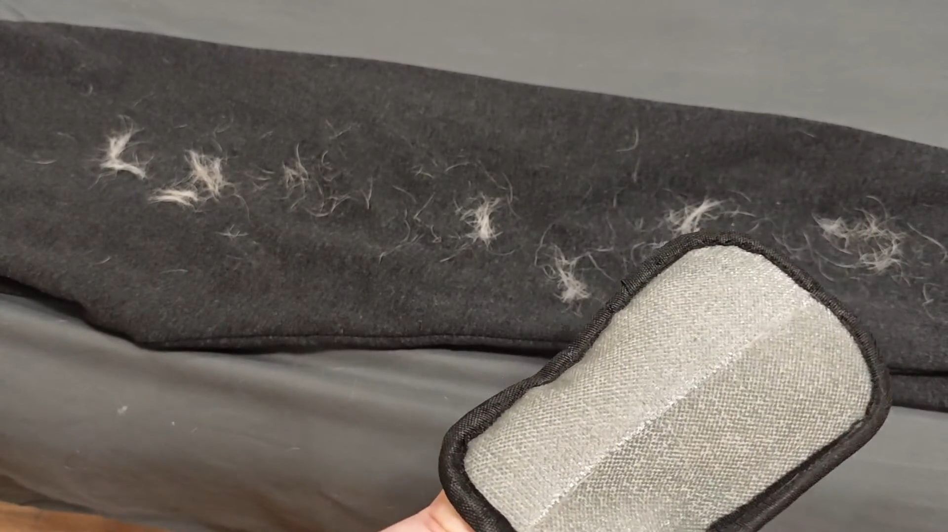 Перчатка для очистки от шерсти смотреть онлайн