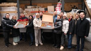 Московские единороссы подготовили к отправке новогодний гуманитарный конвой