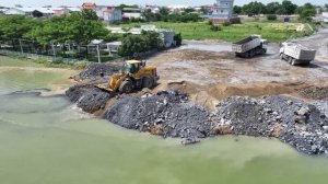 Просадка грунта! Снова оползень! Восстанавливаем участок с помощью самосвалов и колёсного погрузчика