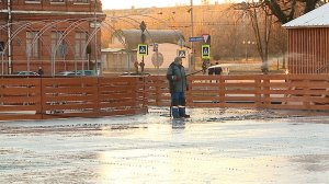 (Рыбинск-40) НА ПЛОЩАДИ ДЕРУНОВА ЗАЛИВАЮТ КАТОК