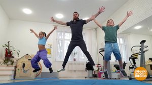 Зарядка с детьми: приседаем и прыгаем! Доброе утро. Фрагмент выпуска от 17.12.2025