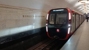 Метро Москвы красивая станция Новослободская Кольцевая линия метрополитена