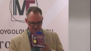 Награждение медалью "За вклад в культуру России" художника Эдуарда Абжинова