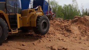 Застрял грузовик. Вытаскиваем