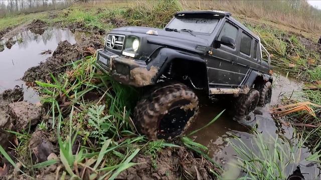 Axial Gladiator против G500 6x6 на бездорожье смотреть онлайн