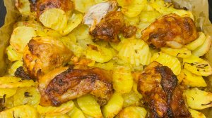 Курица с картошкой в духовке / Как приготовить курицу с картошкой на протвине - вкусно и просто