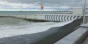 Зимний Сочи штормит ⚓Что происходит на курорте в декабре-2025? Центр Сочи онлайн! Сочи 17 декабря