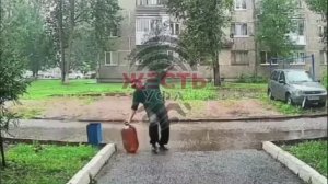 Пьяный скуф поскользнулся и подорвался на пивной кеге. В итоге трехсотый доставлен в травпункт 💣🔥