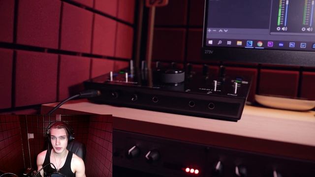 Домашняя студия звукозаписи в квартире на базе акустической кабины IZOROOM