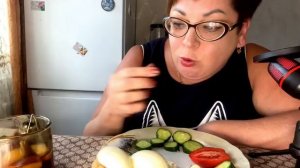 И БЕЗ КОЛБАСЫ ВКУСНО👍/ЯИЧКИ ОТВАРЁНЫЕ ,ОВОСЧИ И ВКУСНАЯ БАХВАЛА 👍/ Да, мне 65 🙈/МУКБАНГ