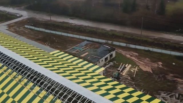 На видео продемонстрирован монтаж светового фонаря с вентиляцией.