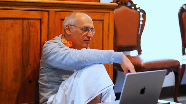 При воспевании думайте только о Кришне и Кришна будет о вас думать - Е.М. Аударья Дхама прабху