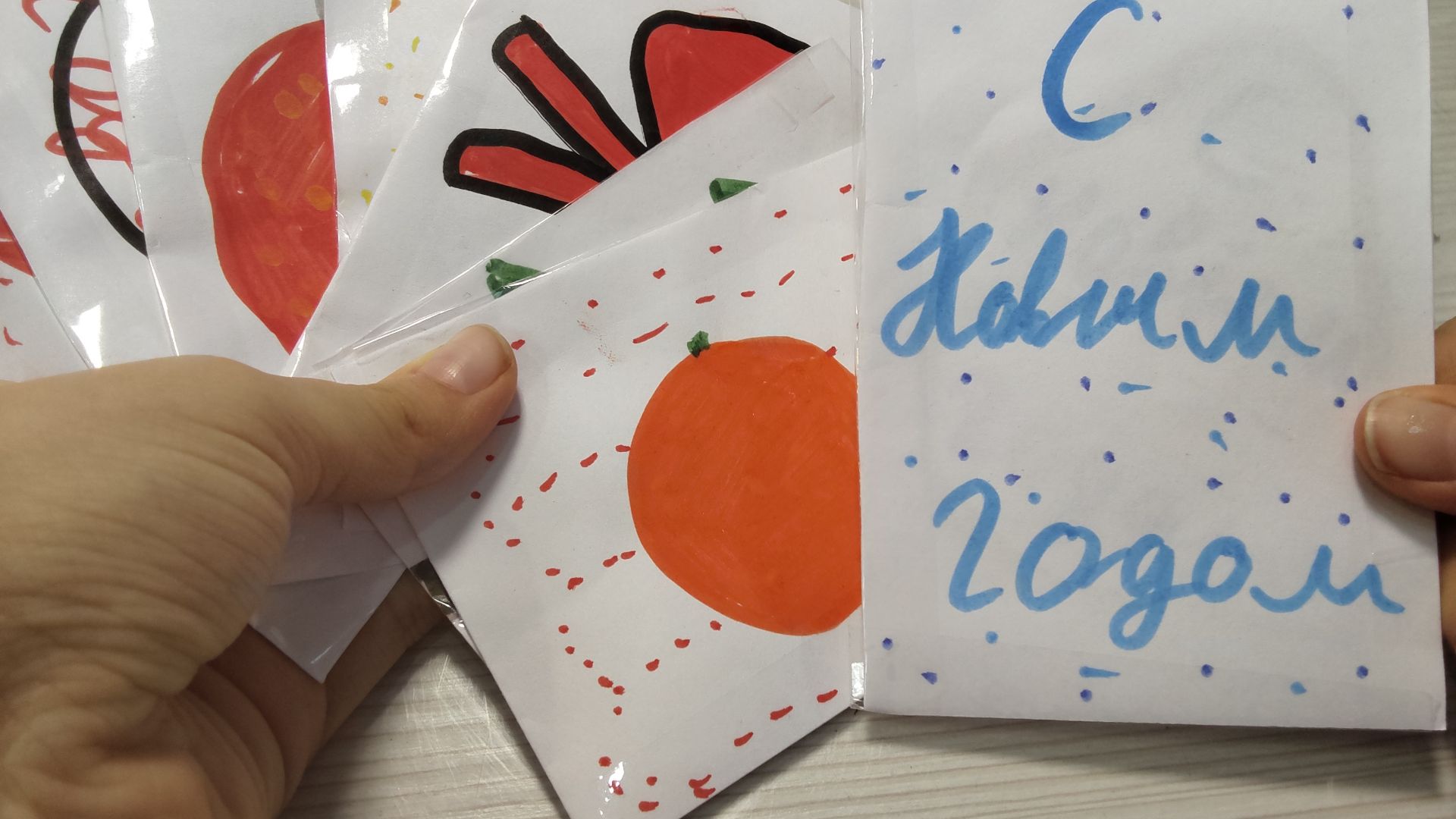 Распаковка бумажных сюрпризов смотреть онлайн