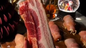 1000009660.mp4🌲🌲🌲КУРИНЫЕ РУЛЕТИКИ В БЕКОНЕ 🌲🌲🌲