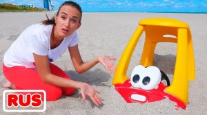 Ники с братом и мамой на море! Видео для детей!