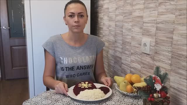 САЛАТ из СВЕКЛЫ и СЕЛЕДКИ ВАРЕЖКА Деда Мороза Салат на новогодний стол Салат на Новый Год смотреть онлайн