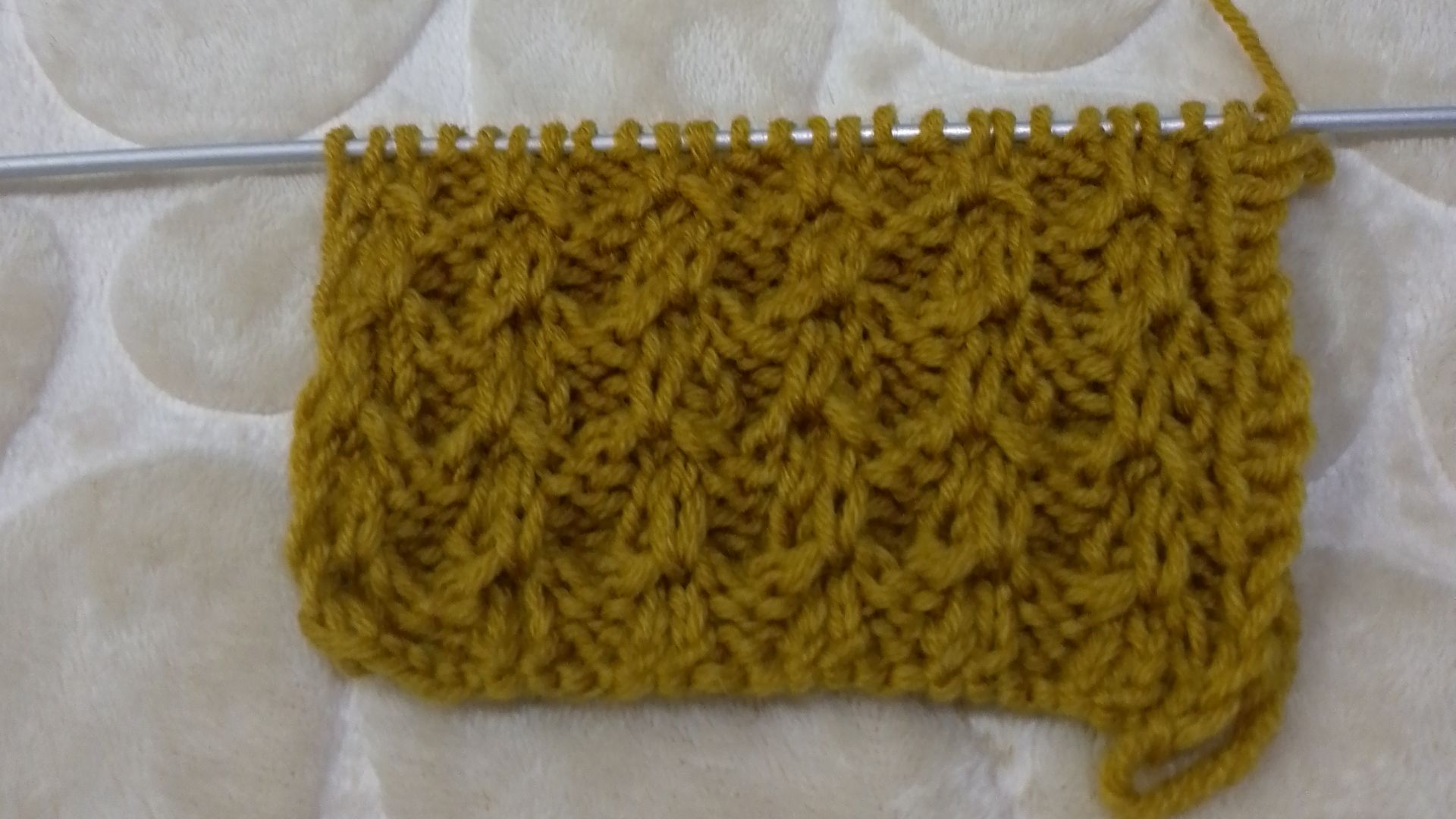 Узор спицами. Пчелиный рой. смотреть онлайн