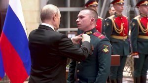 Владимир Путин вручил награды героям, освобождавшим Северск в Донецкой республике.