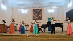 Образцовый ансамбль скрипачей "Весёлый смычок"  Е. Крылатов "Прекрасное далёко"