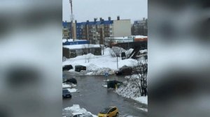 От наводнений до гололеда: кадры последствий прошедшего на Камчатке циклона.