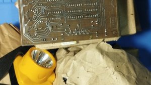 Старенькие радиодетали в подарок.