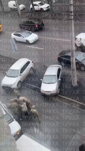 хроники не рабов: попытка тцкашников отправить жертву на убой вместе с ребенком смотреть онлайн