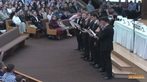 Стоишь на распутье один..