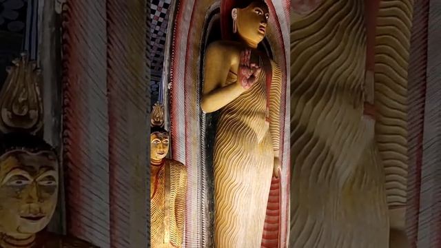 5-й пещерный храм Будды, возраст более 2 тыс.лет, Дамбулла, Шри-Ланка. Экспедиция МНШУ
