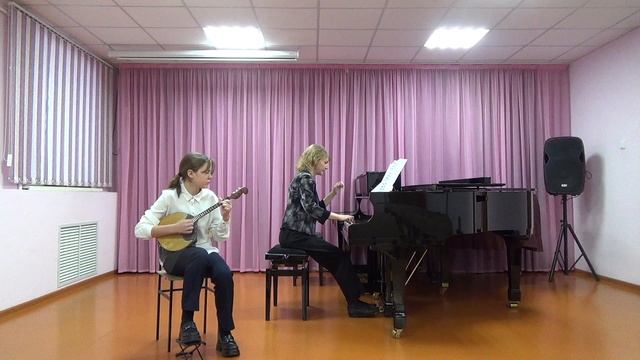 "Новогоднее попурри", Исполняет: Эрбис Полина, 14 лет