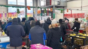 В Светофоре классные завалы посуды! Много новинок для кухни. Красивые тарелки, кружки, кастрюли.