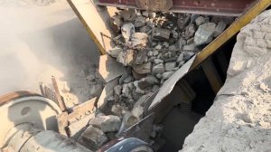 Пакистан — Масштабный взрыв горы и работа тяжёлой техники: от скальной породы к бетону, щебню, песку