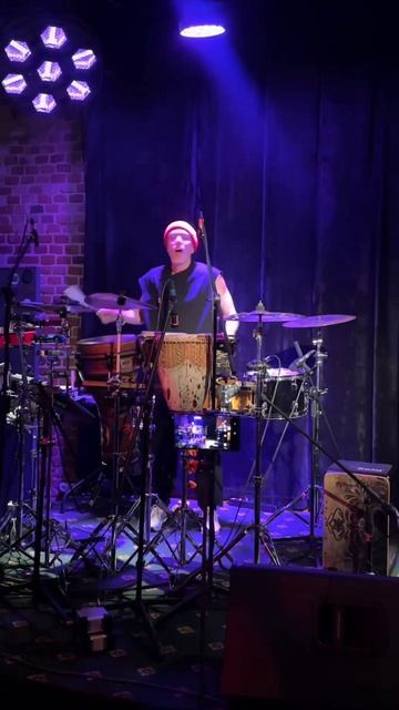 Дмитрий Максимов ft Лев Слепнер. Авторская электроника с живой перкуссией на @artsredamoscow в клубе смотреть онлайн