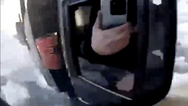 Ледяная волна на реке Турка в Бурятии