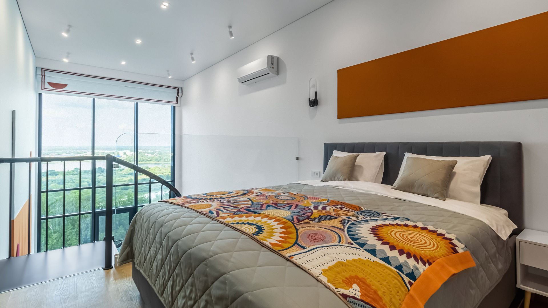 Интервью с собственниками апартаментов на Родионова смотреть онлайн