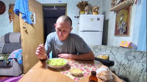 Жизнь простой семьи на Алтае,Себе Манты, мужу Редьку